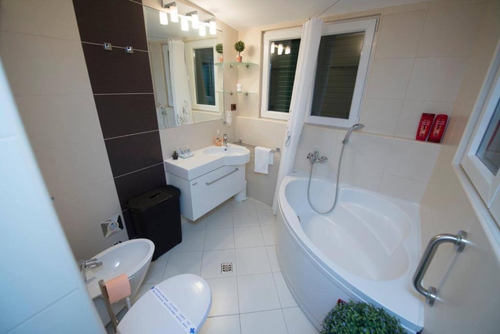 Central Luxury Apartment Xenia Split Exterior photo